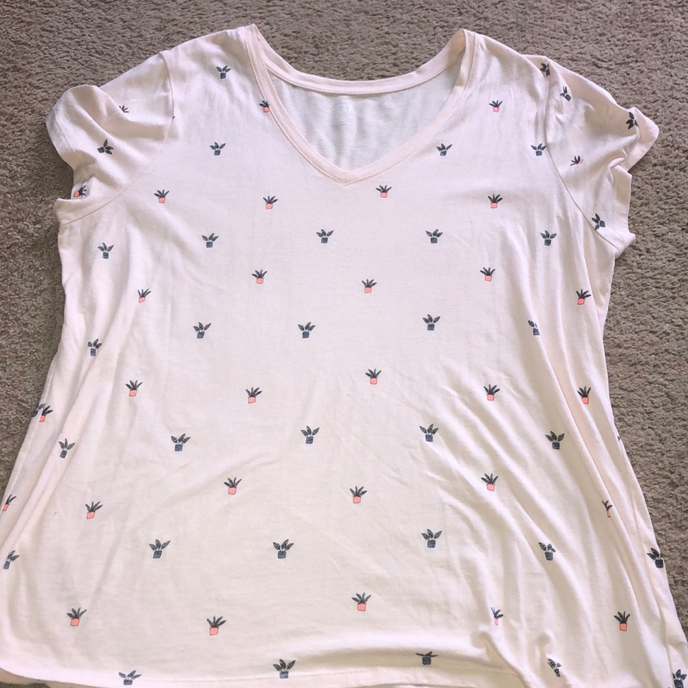 5/$10 sale. Gap tee